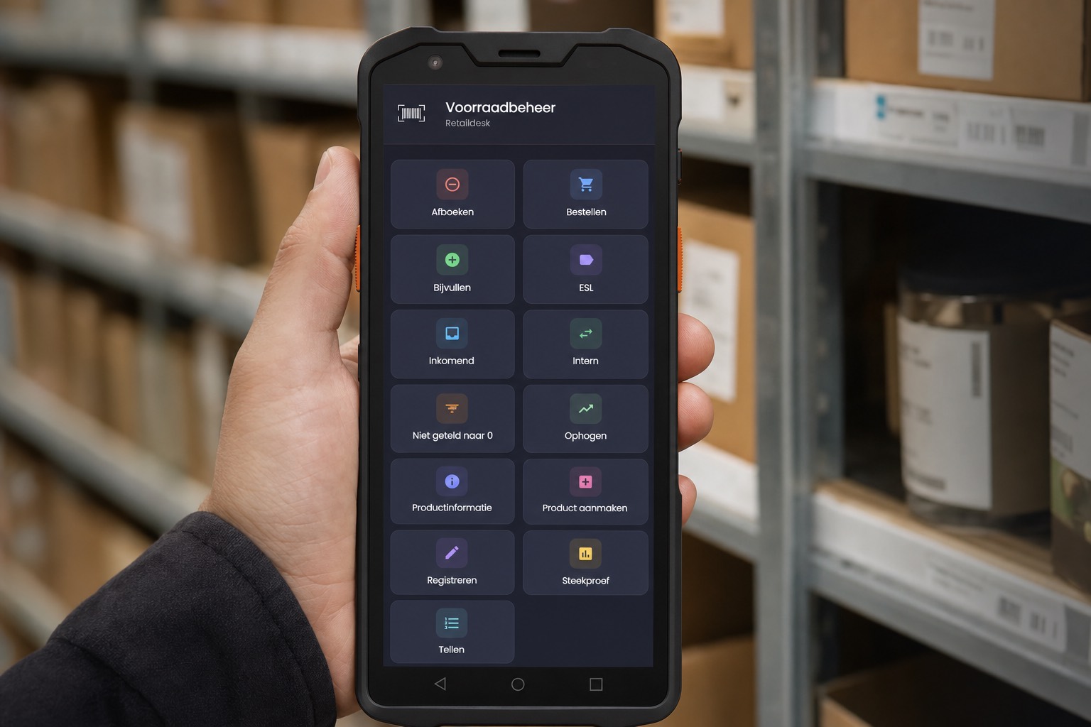 Voorraadterminal met de Retaildesk voorraadbeheer-app in het magazijn